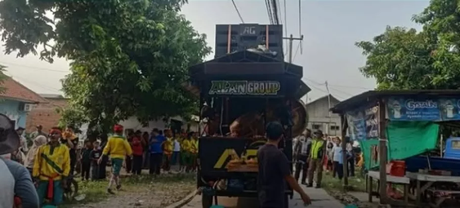 TRAGEDI MAUT DI BEKASI! Angkat Kabel Listrik, 3 Tewas, 2 Luka Bakar, Ini Penjelasan Polisi