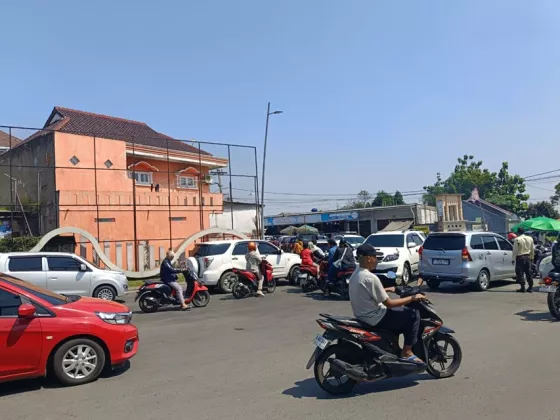 Pintu Tol Baru di Wanajaya Cibitung Mendesak Dibangun, Kemacetan Horor Perlintasan Kereta Intai Warga!