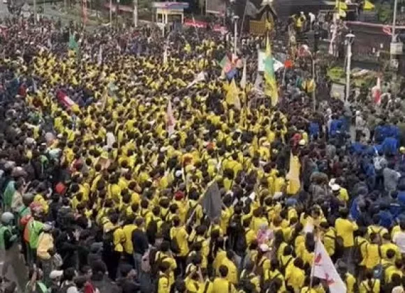 Demo Mahasiswa Tolak MBG di Bundaran HI, BEM UI Kerahkan 1000 Mahasiswa