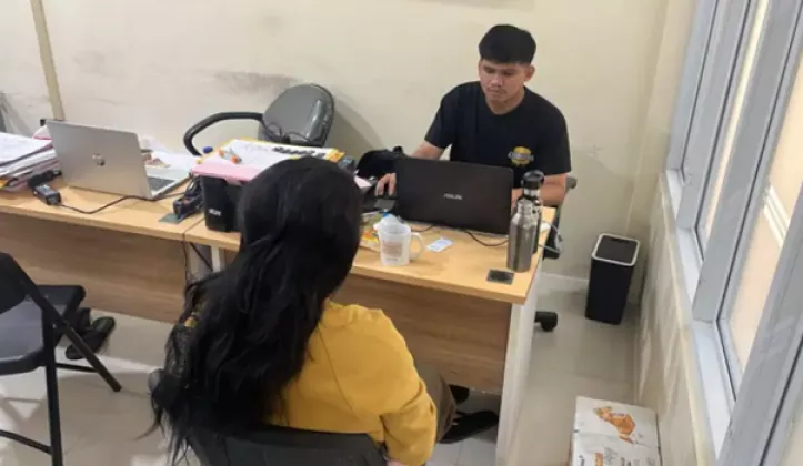 KARAWANG GEMPAR! Ibu Rumah Tangga  Bawa Sabu dalam Alat Kontrasepsi