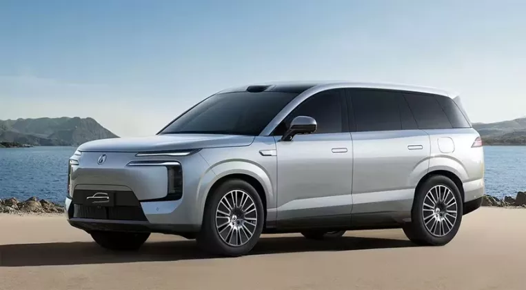 BYD Denza N8L Meluncur, SUV Hybrid Mewah, Isi Baterai Cuma 9 Menit