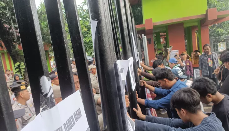 Geruduk DPRD Kota Bekasi Mahasiswa Teriakan 13 Tuntutan Mendesak