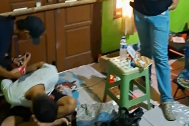 Rumah Kontrakan Karawang Digerebek! Ribuan Pil Haram Disita