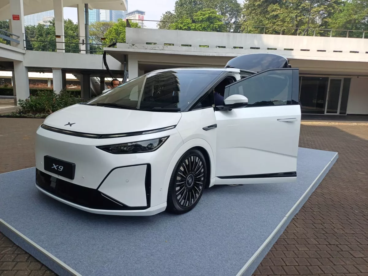 XPENG X9 Pamer AI Parking Canggih di Jakarta, Siap Guncang Pasar Mobil Listrik Indonesia