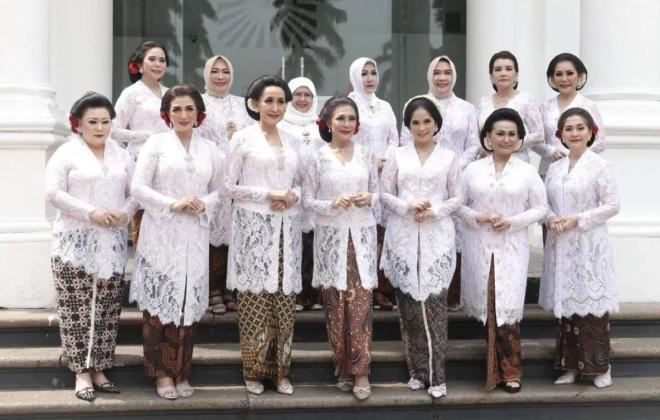 Kebaya Indonesia OTW to UNESCO