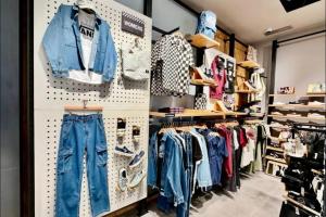 Vans Buka Gerai Ketiga di Pakuwon Mall Surabaya, Hadir dengan Produk Terbaru  030630