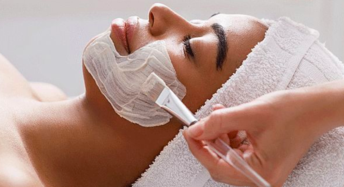 10 Masker Alami untuk Mencerahkan Kulit Wajah, Cobain Sekarang Juga!