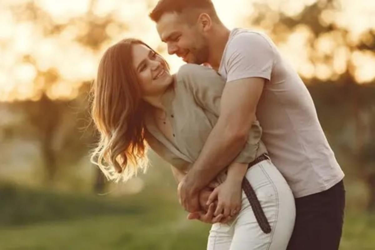 Tips Menjalankan Hubungan LDR, Tetap Romantis Meski Terpisah Jarak dan Waktu