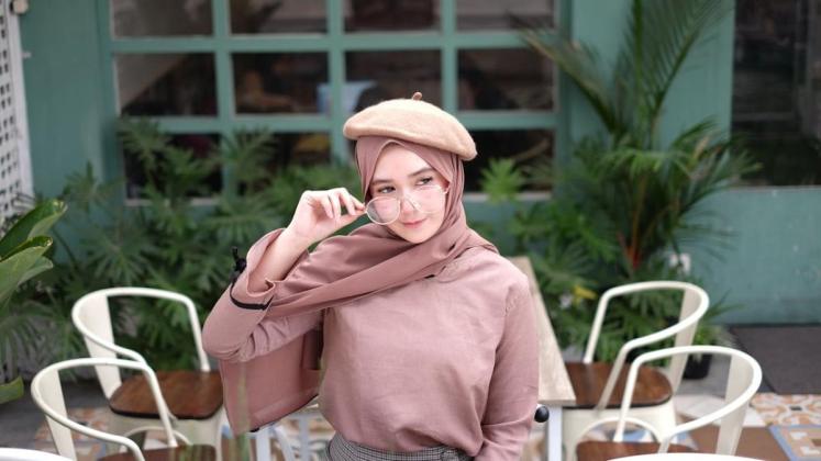 Padu Padan Outfit Minimalis dengan Hijab untuk Tampilan Elegan tapi Stylish