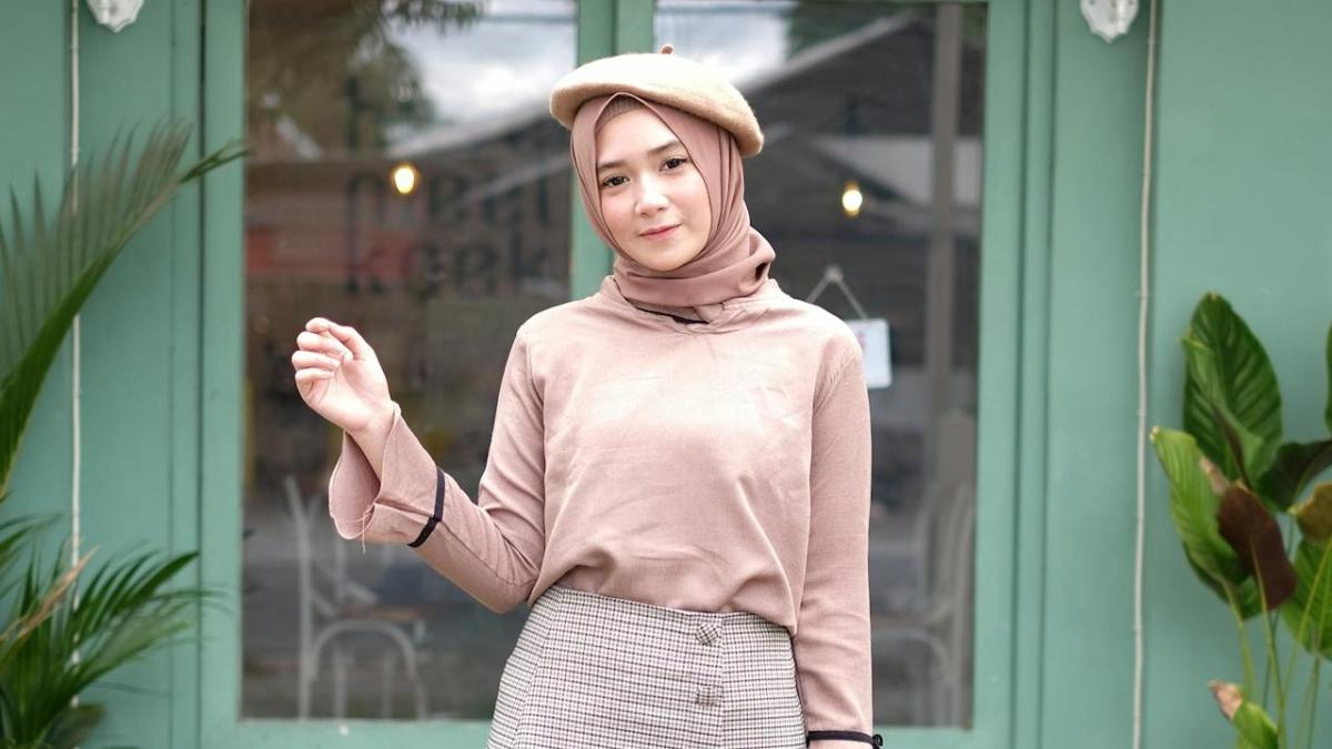 Padu Padan Outfit Minimalis dengan Hijab untuk Tampilan Elegan tapi Stylish