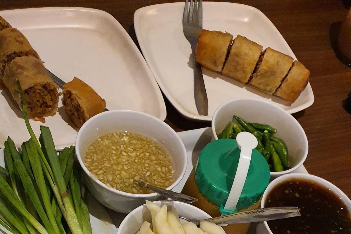 Mencicipi Lumpia Mbak Lien, Rekomendasi Kuliner Wajib di Kota Semarang 
