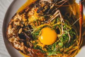 Sajikan Babi Panggang, Ikan Arsik, Mie Gomak Hingga Lapet, Ini Menu Lapo Porsea SCBD
