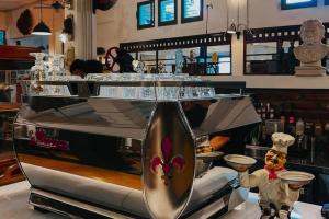 Menikmati Bakoel Koffie Cikini, Rekomendasi Tempat Kopi di Jakarta dengan Konsep Klasik