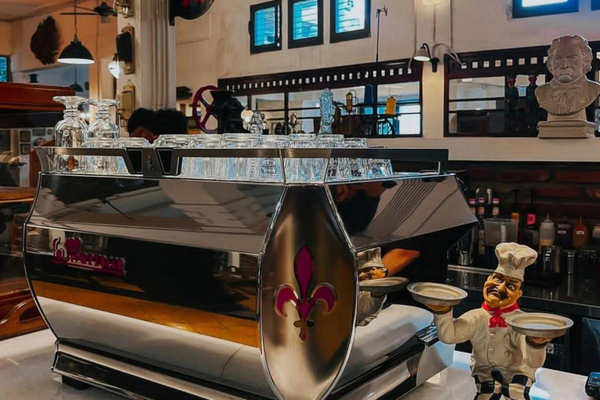 Menikmati Bakoel Koffie Cikini, Rekomendasi Tempat Kopi di Jakarta dengan Konsep Klasik