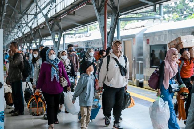 Lonjakan Pemesanan Tiket KA Lebaran 2025, KAI Tambah Kapasitas