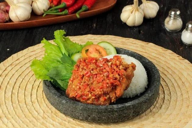 Resep Ayam Geprek: Nikmati Sensasi Pedas yang Bikin Lidah Menjerit!