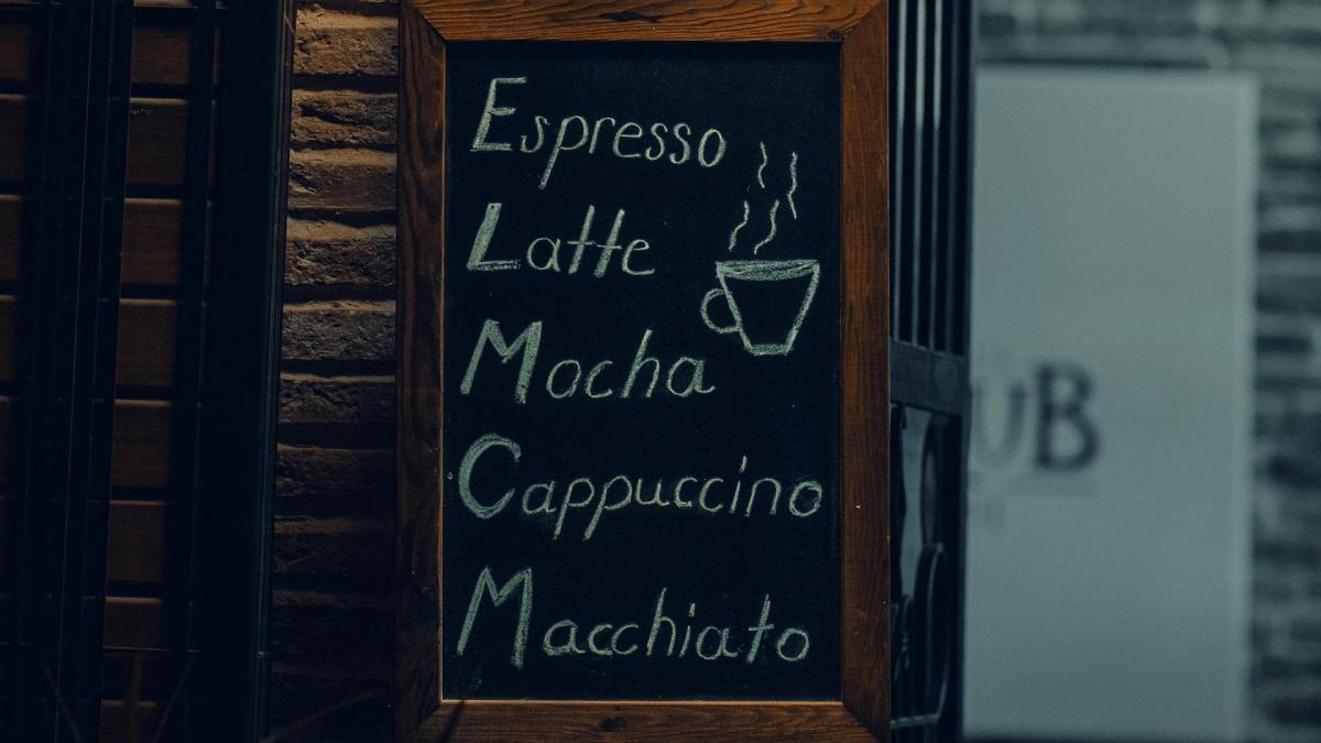 8 Rekomendasi Menu Warung Kopi yang Laris Manis di 2025