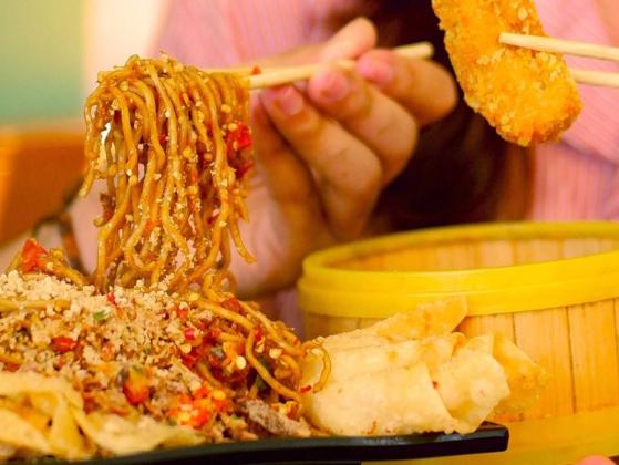 Viral, Mie Gacoan Disebut Mengandung Minyak Babi, Begini Faktanya