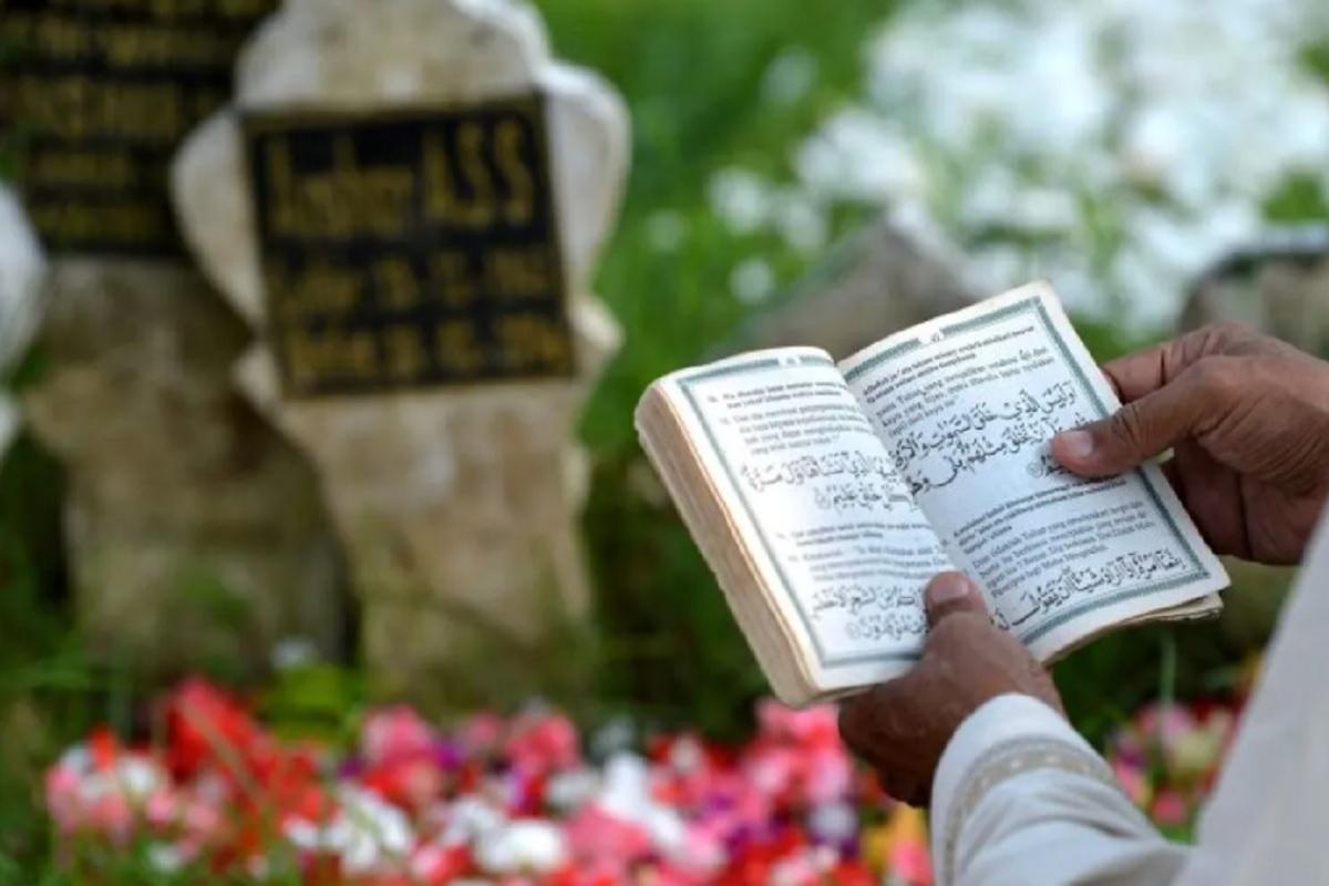 Bacaan Lengkap Tahlil Ziarah Kubur: Berikut Latin dan Artinya
