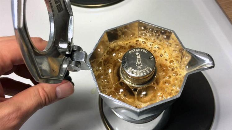 3 Teknik Bikin Kopi Espresso Tanpa Mesin: Hemat dan Tetap Nikmat!