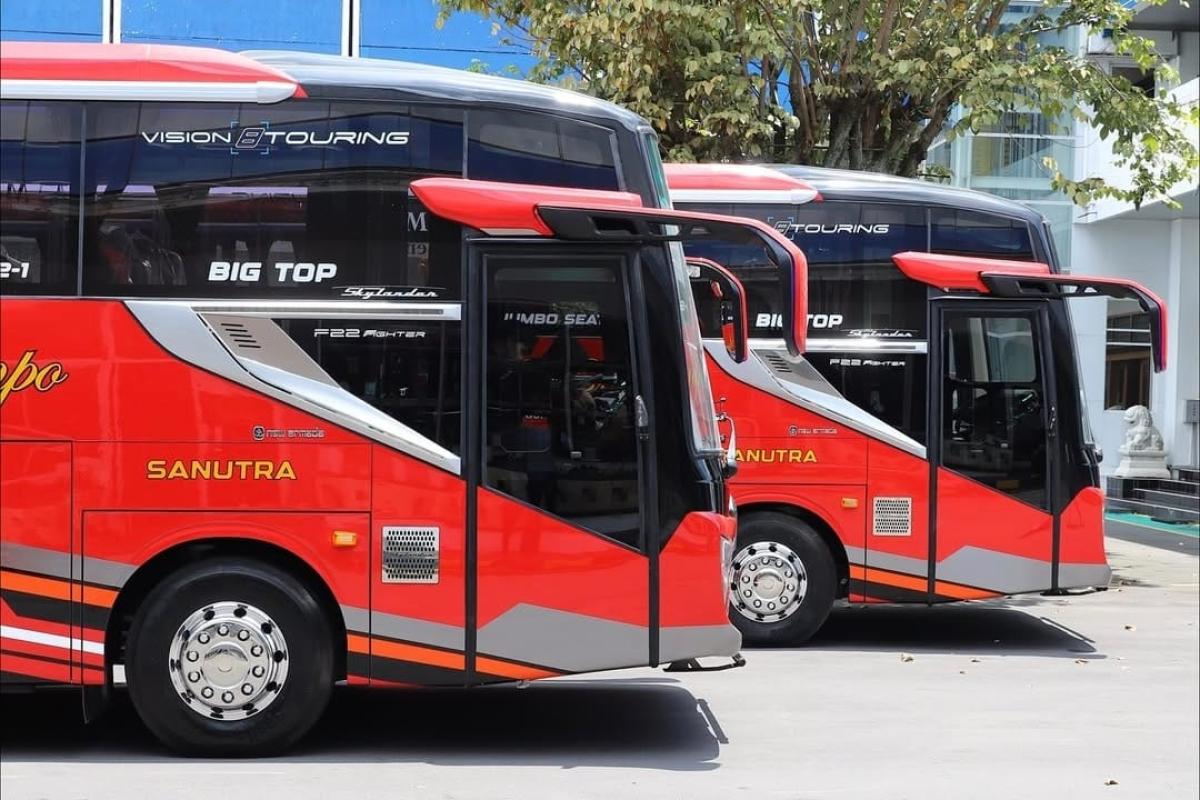 PO Sinar Dempo Rilis Bus Skylander F22 Vision 8 Touring Bermesin Mercedes Benz OF 1623 044428