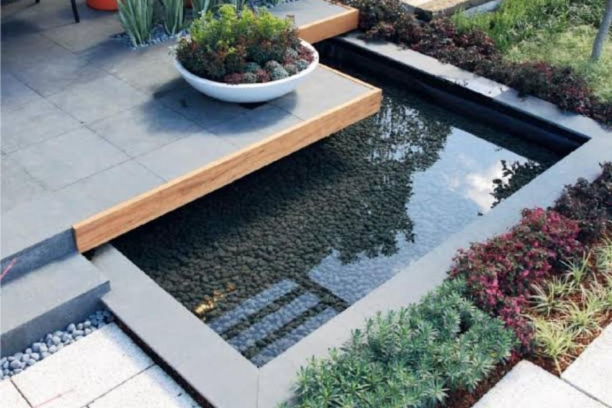 3 Rekomendasi Kolam Ikan Minimalis yang Cocok untuk Memperindah Rumah Anda
