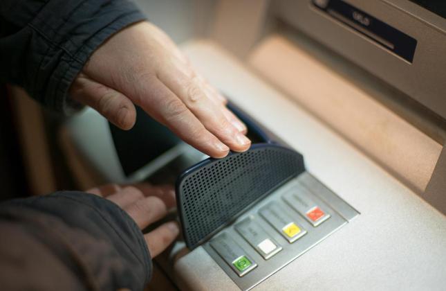 Cara Tarik Tunai di ATM BCA tanpa Kartu (Cardless): Cukup Bawa HP