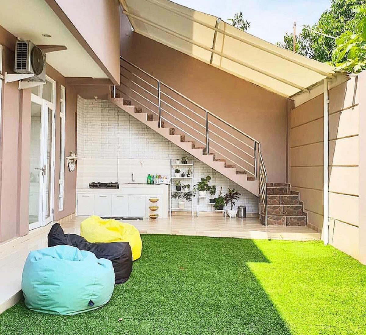  5 Inspirasi Teras Belakang Rumah Minimalis, Cocok Buat Healing di Rumah