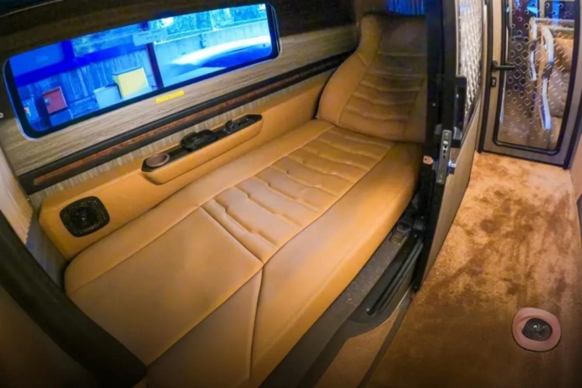 Naik Bus Sultan, Intip Layanan Mewah Emperor Suite PO Narendra Double Decker  042703