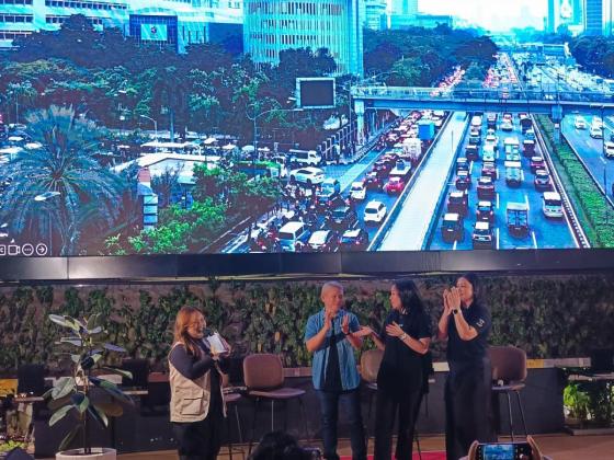 Jalanan Macet Jadi Lebih Seru! Jumbo Tampil di Layar LED Terbesar RI