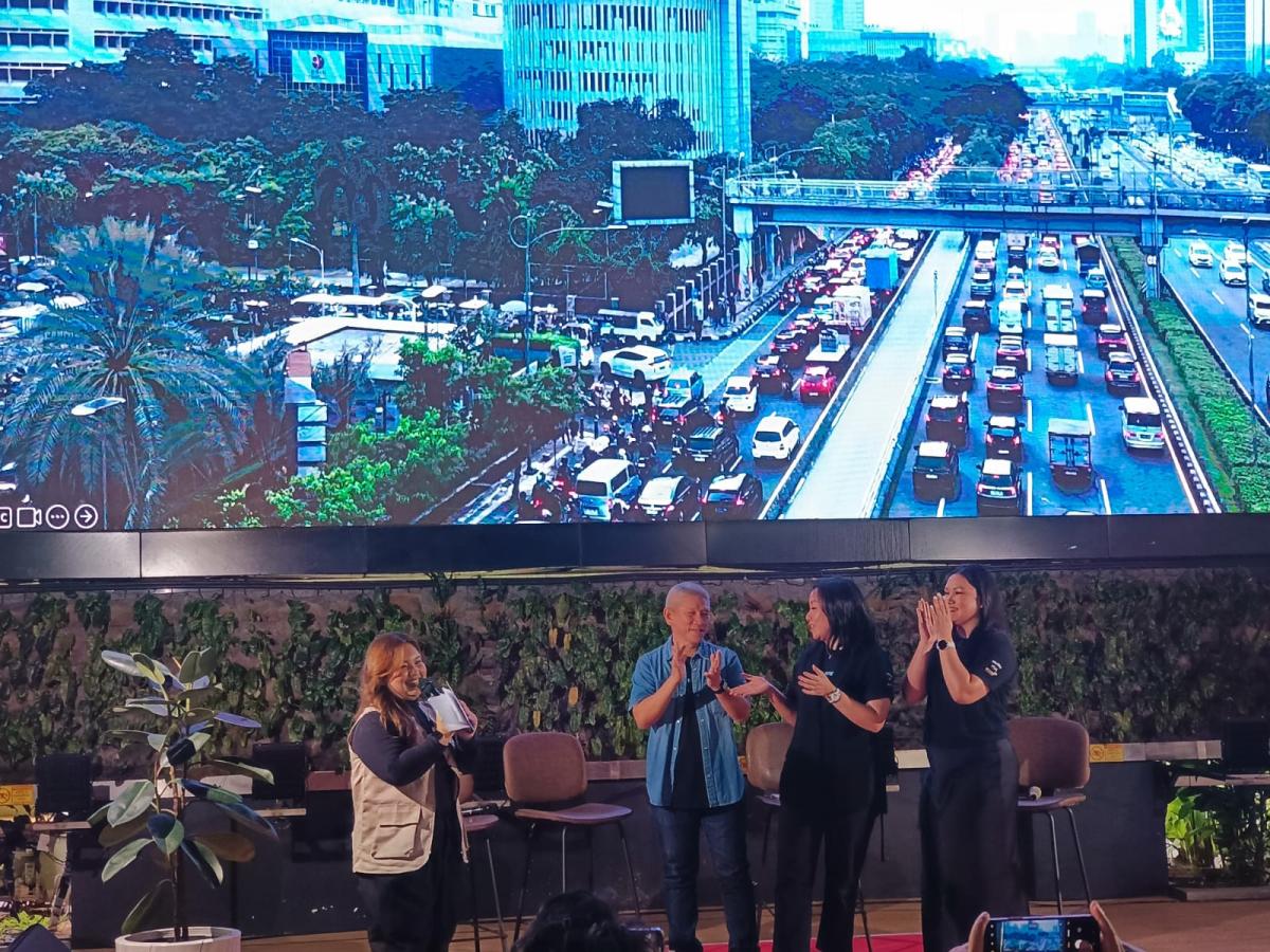 Jalanan Macet Jadi Lebih Seru! Jumbo Tampil di Layar LED Terbesar RI