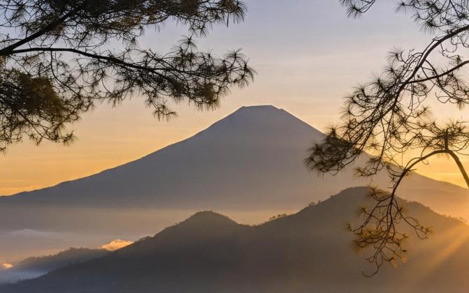 Jangan Sembarangan! Ini Daftar Pantangan Gunung Lawu yang Wajib Diketahui Pendaki
