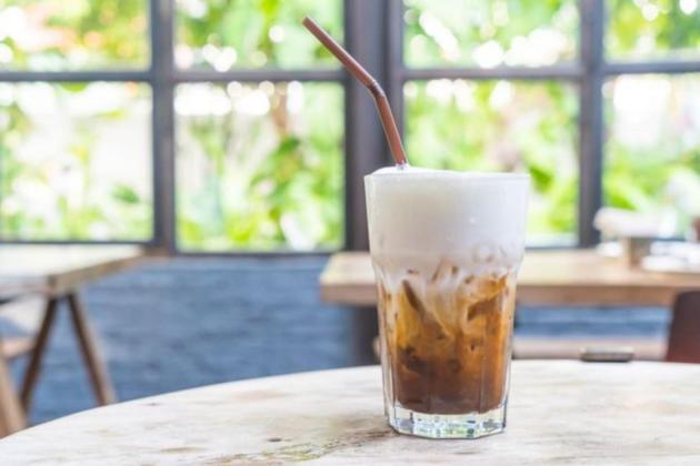 Mengenal Cloud Coffee, Sensasi Kopi Kekinian dengan Air Kelapa yang Lagi Viral 