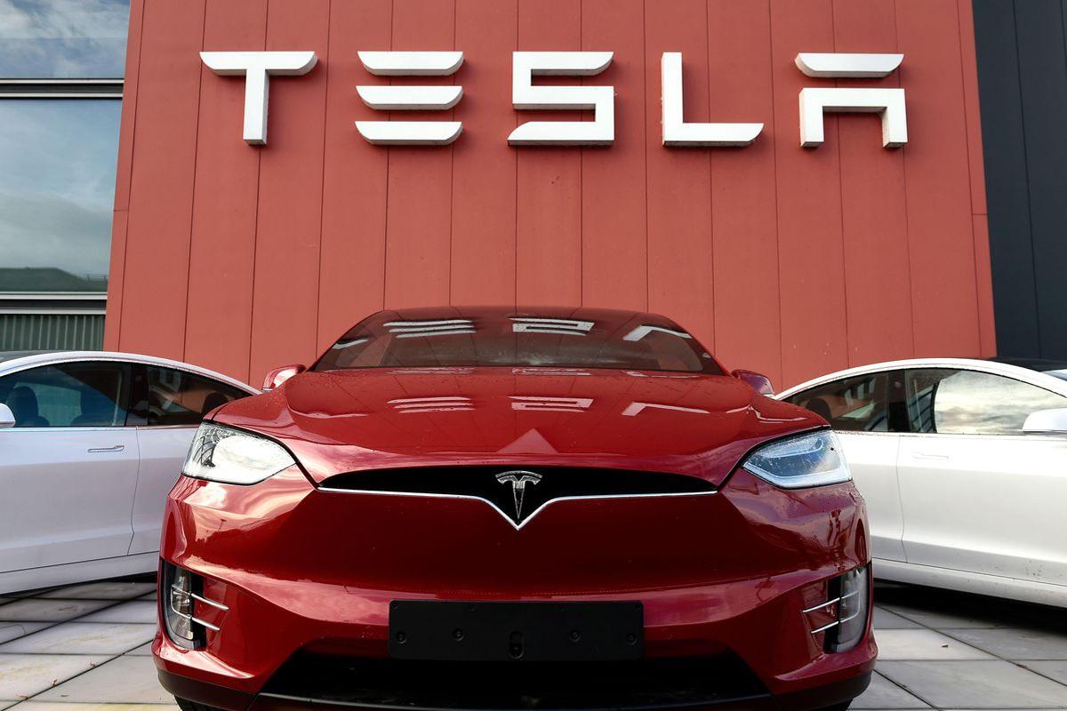 Harga Mobil Tesla di Indonesia Bikin Kaget, Pajak Jadi Biang Kerok! Ini Faktornya