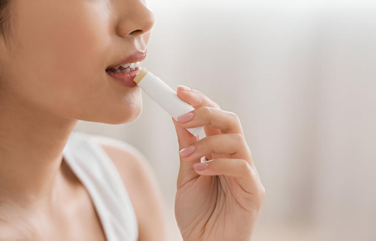 4 Rekomendasi Lipbalm yang Bagus untuk Bibir Kering