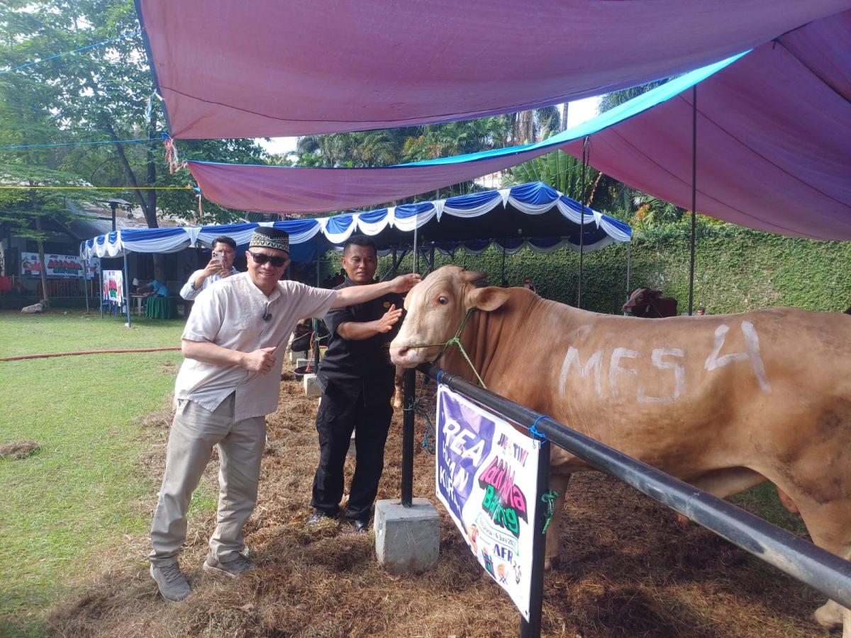 Meriahkan Idul Adha Bareng TIKI JNE, 2.500 Paket Daging Kurban Dibagikan ke Masyarakat