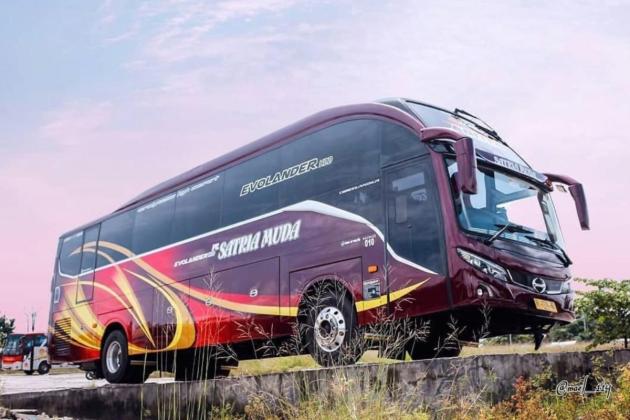 Tampil Stylish, Melihat Kemewahan Bus Evolander HDD dari Karoseri New Armada