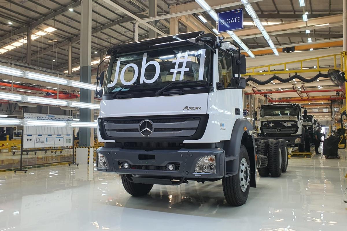Spesifikasi Truk Mercedes Benz Axor Euro 4, Performa Tangguh dan Ramah Lingkungan