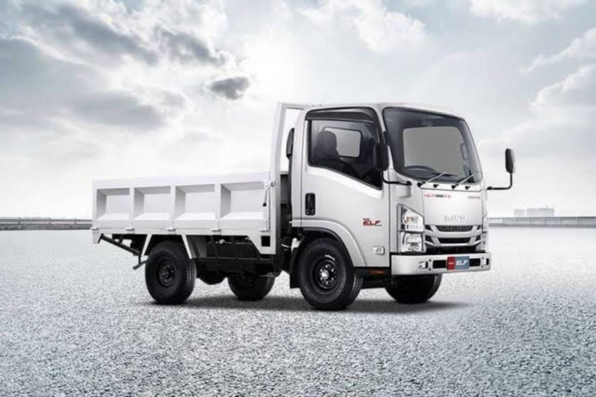 Truk Isuzu Kamu Sering Jalan Jauh ? Ini Alasan Servis Rutin Nggak Boleh Dilewatkan