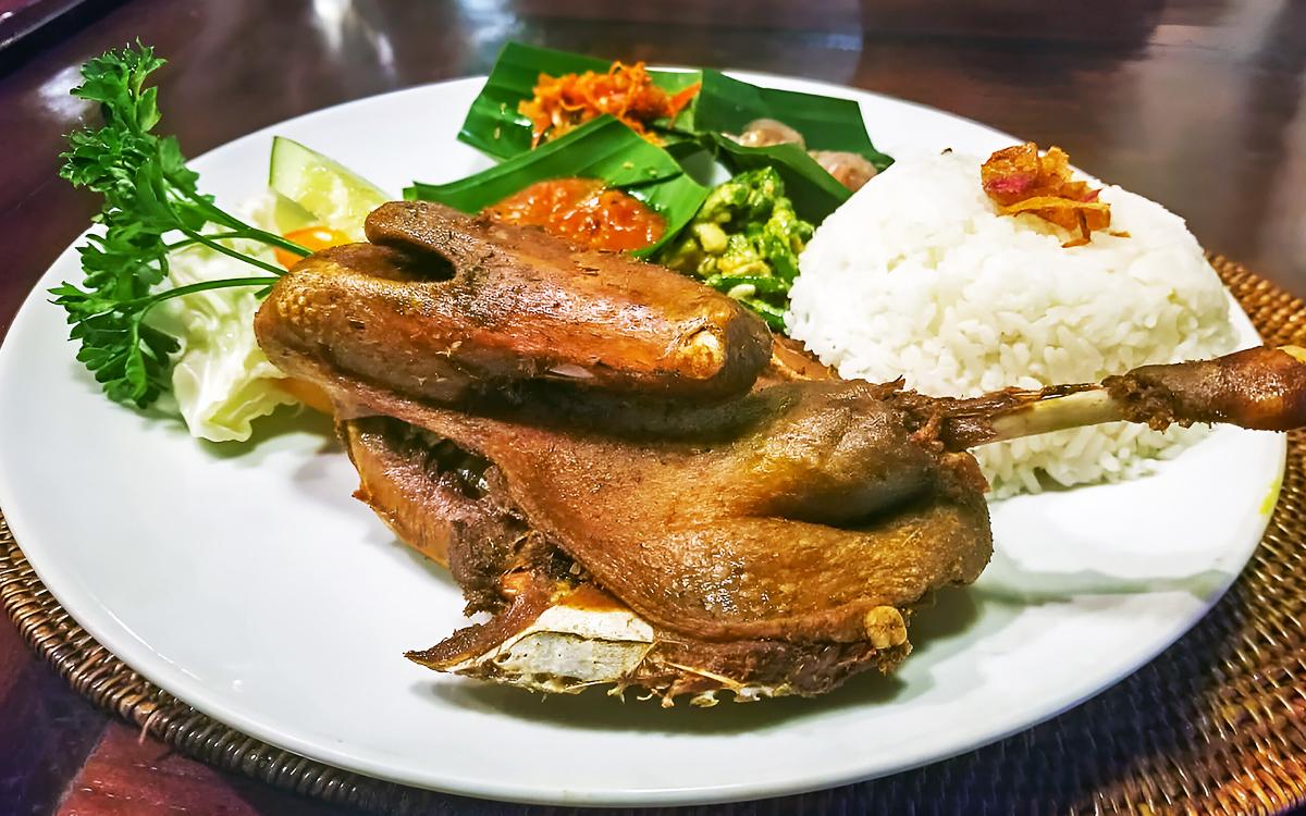 15 Makanan Tradisional Bali Paling Terkenal: Rahasia Kelezatan Kuliner Asli Pulau Dewata!
