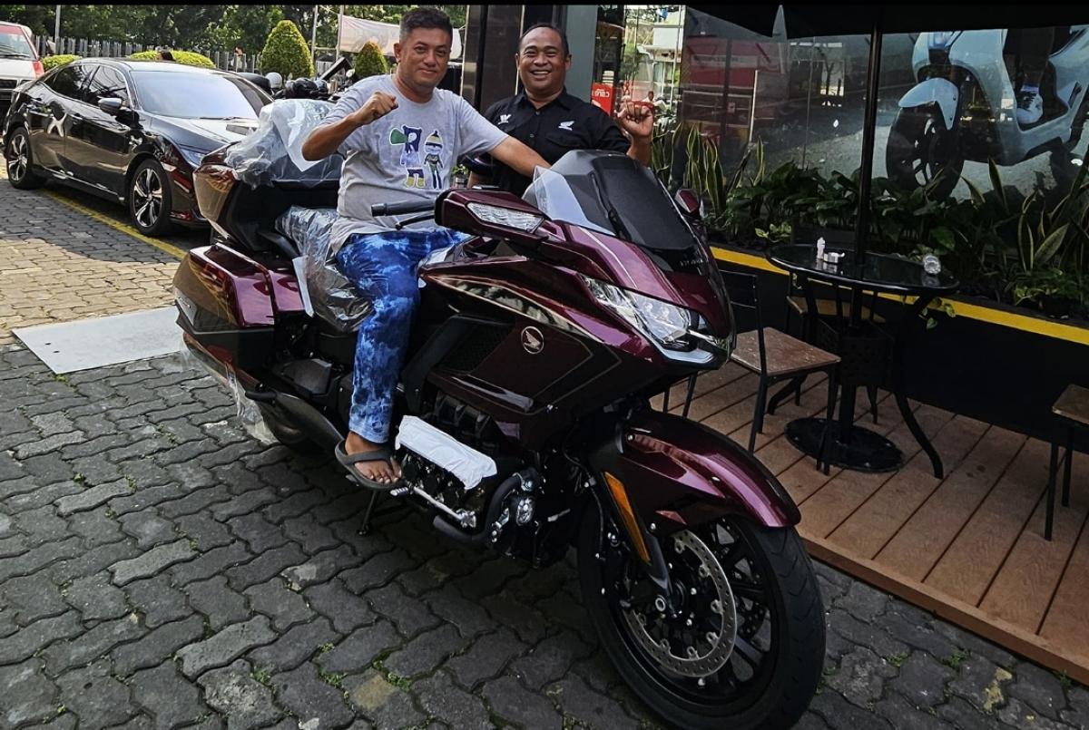 Honda Gold Wing Edisi 50 Tahun Resmi Diserahkan ke Konsumen Perdana oleh Wahana Makmur Sejati