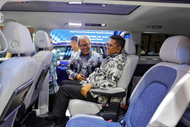 VW Gandeng Seniman Muda Binaan EKRAF di GIIAS 2025, Menteri Perindustrian Ikut Apresiasi