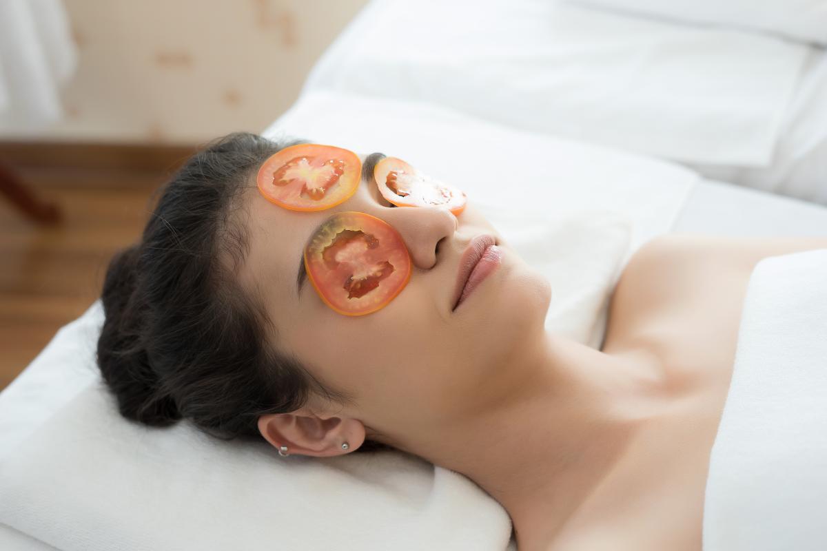 Cantik Alami Tanpa Mahal, Yuk Coba Membuat Masker Tomat untuk Wajah!