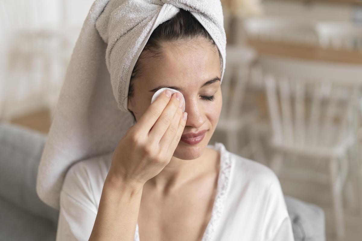 Kenali Manfaat dan Teknik Double Cleansing untuk Wajah Lebih Glowing