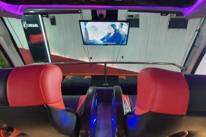Legacy SR3 Neo XXHD buatan Karoseri Laksana (Tuahta Aldo / fin.co.id)