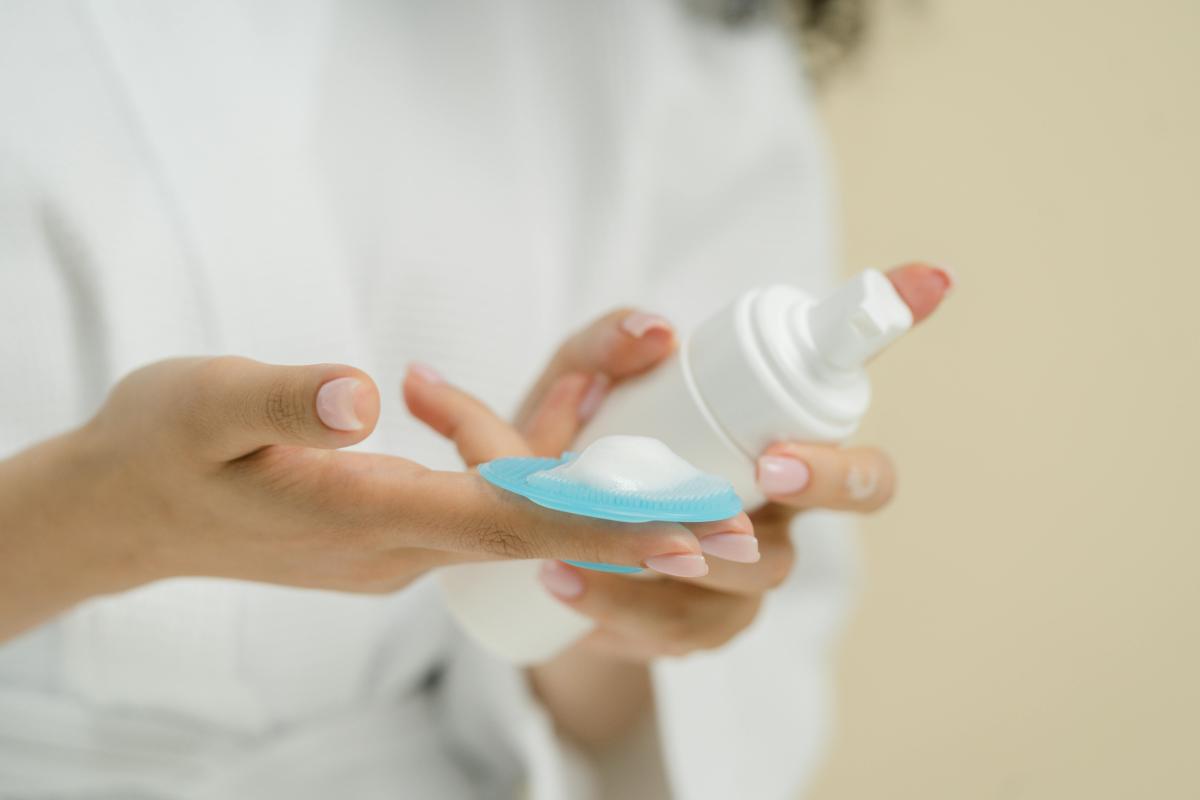 Merawat Kulit Sejak Dini: Rekomendasi Facial Wash Aman untuk Remaja