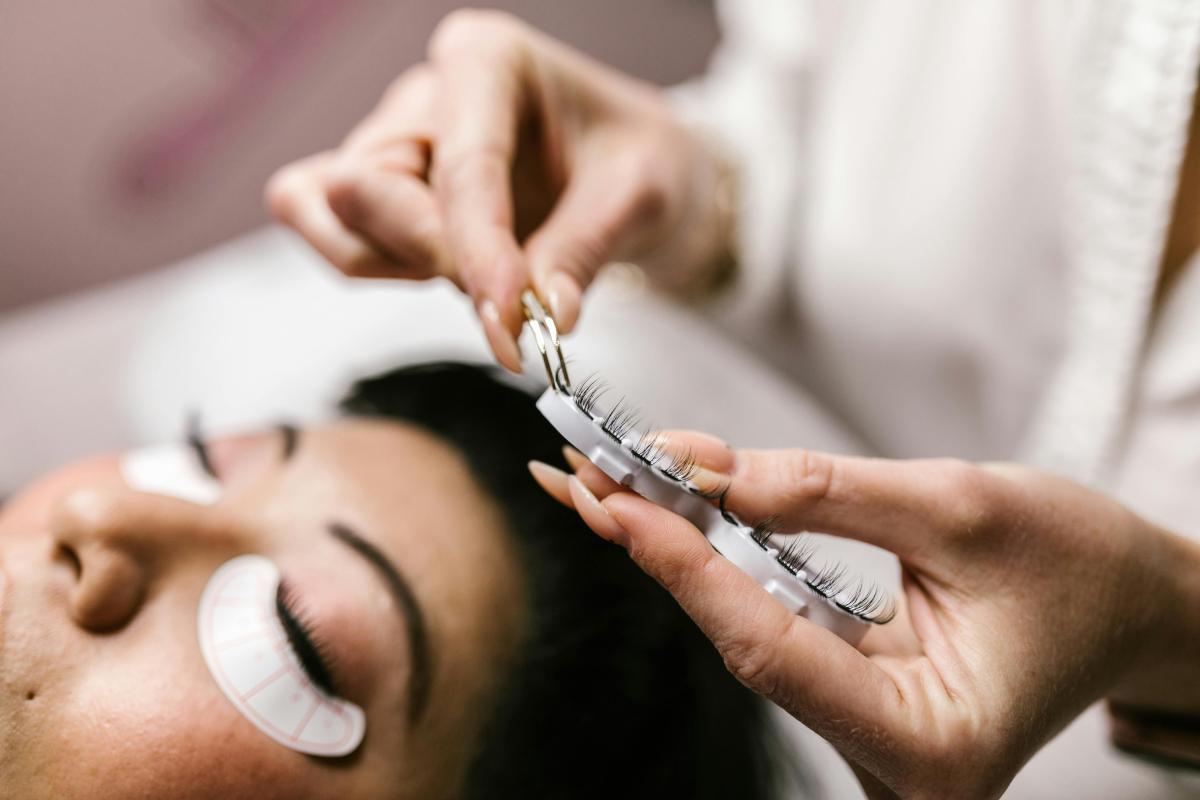 Tren Eyelash Extension, Ketika Kecantikan Membawa Risiko Kesehatan