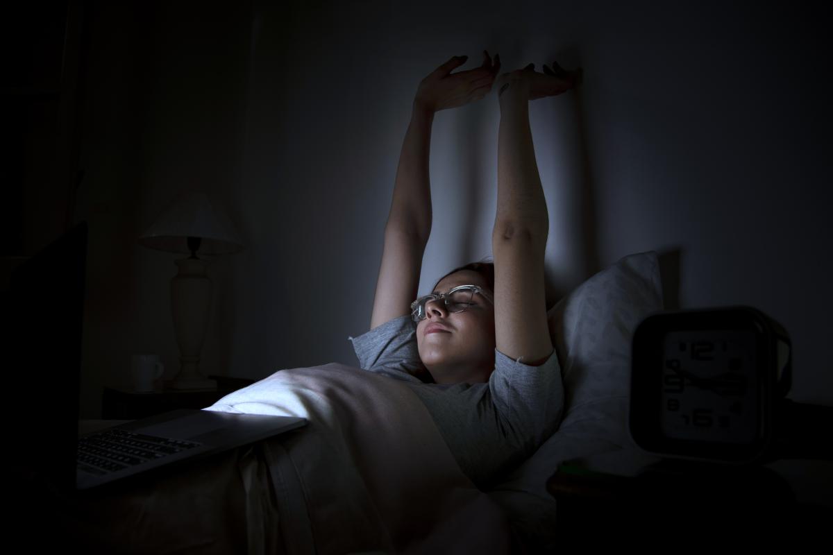 Kurang Tidur Bisa Bikin Jerawat, Begini Penjelasannya