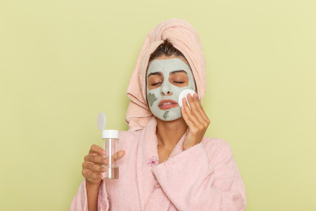 Kandungan Masker Paling Efektif untuk Lawan Jerawat Membandel