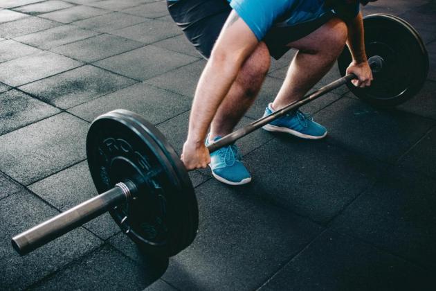 Bukan Soal Otot Saja, Ini Tips Mencegah Cedera Saat Latihan di Gym
